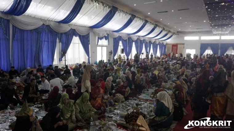 Meriahnya Peringatan HUT Ke-20 Pasaman Barat, Ribuan Warga Ikuti Makan Bajamba