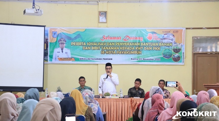 Pemerintah Kota Payakumbuh Dorong Ketahanan Pangan Melalui Program Penyerahan Bibit dan Bahan Tanaman kepada KWT dan PKK