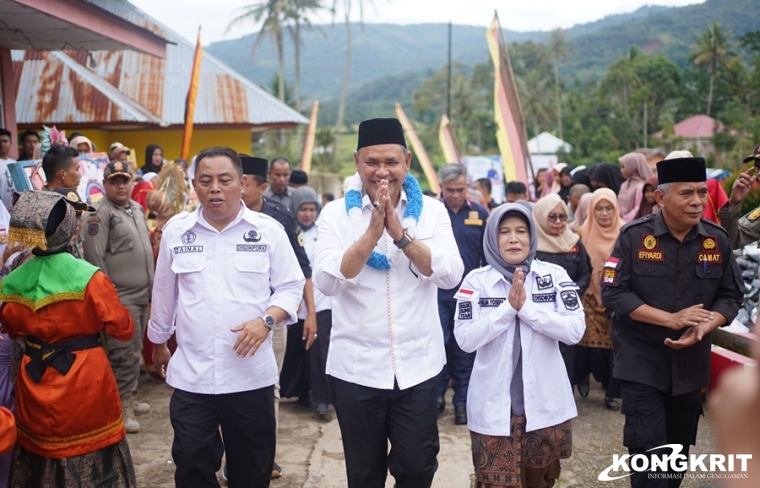 Sabtu, 13 Januari 2024 Bupati Solok, Capt. H. Epyardi Asda, memimpin kunjungan untuk meningkatkan mutu pendidikan dan fasilitas di SMPN 1 Kec. Payung Sekaki.