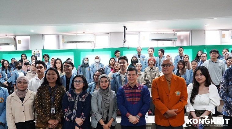 Duta Besar Venezuela untuk Indonesia, Radames Gomez Azuaje berfoto bersama usai Seminar 'Meet D'Ambassador' di Fakultas Ilmu Sosial dan Ilmu Politik (FISIP) Universitas Prof. Dr. Moestopo.