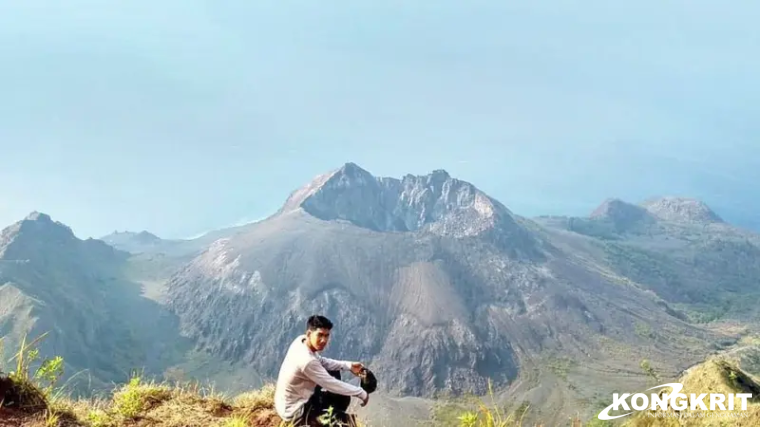Petualangan Berapi, Mengungkap Keindahan dan Misteri Gunung Iliwerung di Pulau Lembata NTT. (Foto : Dok. Istimewa)