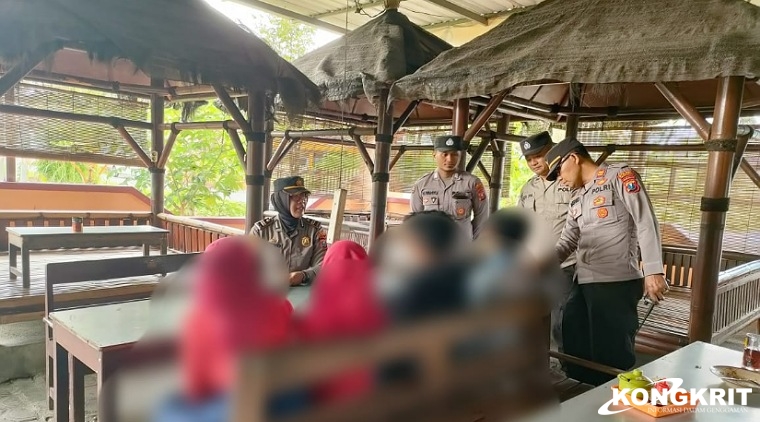 Kapolsek Pakel bersama anggota menyampaikan himbauan kepada siswa - siswi yang nongkrong di warkop
