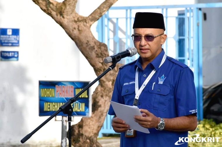 Dirut Perumda AM Kota Padang Menjadi Pembina Upacara di Halaman Kantor Agus Salim Padang, Senin, 8 Januari 2024