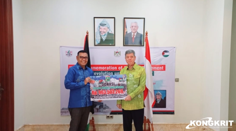Bupati Solok, H. Epyardi Asda, menghadiri penyerahan bantuan dana lebih dari 950 juta rupiah untuk Palestina di Kantor Kedutaan Besar Palestina, Jakarta.
