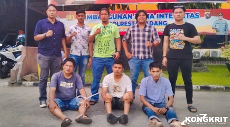 Tiga pria berinisial R (45), TG (35), dan D (40) diringkus Tim Klewang Polresta Padang pada Senin (27/11/2023).