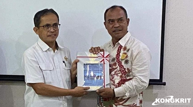 Rabu, 17 Januari 2024, Ketua DPRD Kabupaten Dharmasraya, Pariyanto, S.H, bersama Bupati Sutan Riska Tuanku Kerajaan, hadir dalam acara penyerahan Laporan Hasil Pemeriksaan (LHP) oleh Badan Pemeriksa Keuangan (BPK) RI Perwakilan Sumatera Barat.
