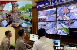 Satlantas Polres Tulungagung bersama Dishub saat melakukan monitoring dan survey traffic light di kantor Dishub Tulungagung. (Insert: Kasatlantas Polres Tulungagung AKP Jodi Indrawan)