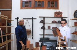 Kunjungan Pj Wali Kota ke Rajo Kabu Usaha Kerajinan Kulit Unik di Kota Payakumbuh (Rabu, 31 Januari 2024).
