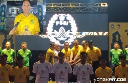 Perwakilan Forkopimda Tulungagung saat melaunching Perseta 1970 di Indoor GOR Guyub Rukun Rejoagung. (Insert : Ahmad Baharudin Manager Perseta 1970 sekaligus ketua ASKAB PSSI Tulungagung)