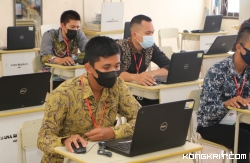 Ilustrasi mengerjakan soal psikologi. (Foto: OLC Edukasi)