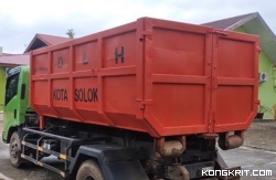 DLH Kota Solok Berinovasi, DLH Kota Solok Serahkan Kontainer Baru untuk Kemenag.
