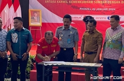 Sekretaris DPRD Kabupaten Dharmasraya, Imam Mahfuri, S.E, M.M, dan Kepala Kanwil Kemenkumham Sumbar, Haris Sukamto, AKS, S.H, secara resmi menandatangani perjanjian kerjasama Senin, 22 Januari 2024.