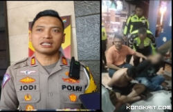 Kasatlantas Polres Tulungagung AKP Jodi Indrawan dan petugas saat menangkap dua terduga pelaku.