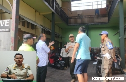 Petugas Satpol PP Tulungagung bersama petugas Kelurahan Bago saat merazia salah satu tempat kos. (Insert : Kepala Bidang Penegakan Peraturan Daerah dan Peraturan Bupati Satpol PP Kabupaten Tulungagung, Ade Fitra Wijaya)