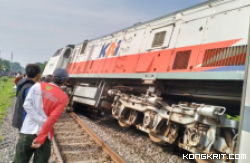 Kecelakaan Kereta di Sidoarjo, Evakuasi Dramatis, 2 Sarana Masih Terkatung. (Foto : Dok. Istimewa)