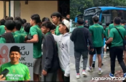 Tim Perseta 1970 saat berangkat ke Pare Kediri Insert : Ketua Askab PSSI Tulungagung Ahmad Baharudin