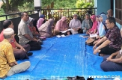 Kepala Dinas Pertanian Kota Solok, Zulkifli, turun langsung menghadiri Pertemuan Kelompok Tani Pasir Saiyo di Kelurahan Laing (Kamis, 11 Januari 2024).
