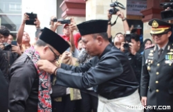 Kehadiran Menpan-RB disambut oleh Wakil Gubernur Sumatera Barat Audy Joinaldi dan Bupati Dharmasraya Sutan Riska Tuanku Kerajaan.