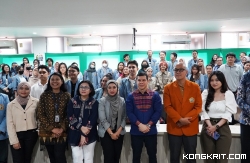 Duta Besar Venezuela untuk Indonesia, Radames Gomez Azuaje berfoto bersama usai Seminar 'Meet D'Ambassador' di Fakultas Ilmu Sosial dan Ilmu Politik (FISIP) Universitas Prof. Dr. Moestopo.