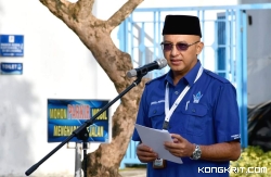 Dirut Perumda AM Kota Padang Menjadi Pembina Upacara di Halaman Kantor Agus Salim Padang, Senin, 8 Januari 2024