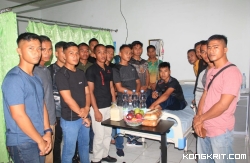 Prajurit Yonmarhanlan XIII menjenguk rekan yang sakit