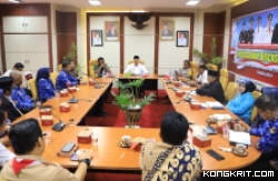 Wali Kota Solok, Zul Elfian Umar, memimpin rapat rutin Forum Komunikasi Pimpinan Daerah Kota Solok (Forkopimda) di Balaikota Solok pada Rabu, 17 Januari 2024.