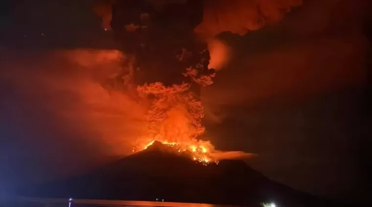 Evakuasi Masyarakat di Sekitar Gunung Ruang, BNPB Siapkan 4 Kapal