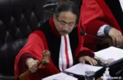 Ketua MK, Suhartoyo mengetuk palu dalam sidang putusan sengketa Pilpres 2024 (Foto: Mahkamah Konstitusi)
