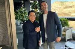 Erick Thohir bersalaman dengan Emil Audero (Foto: Instagram ErickThohir)