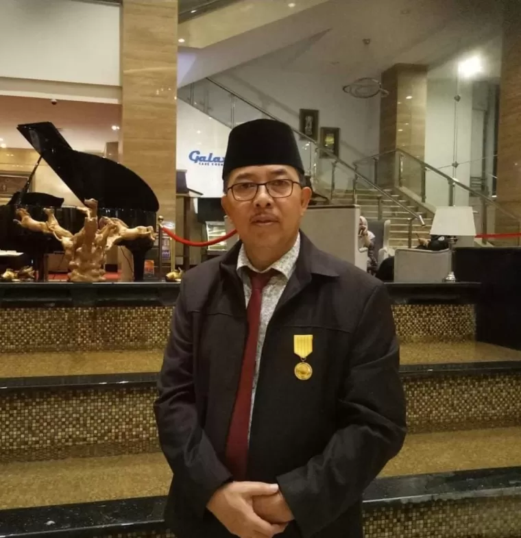 Guru Besar Ilmu Kimia Lingkungan Universitas Negeri Padang (UNP) Prof Indang Dewata