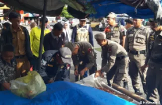 Satpol PP Tertibkan Pedagang Nakal di Trotoar Pasar Lubuk Buaya