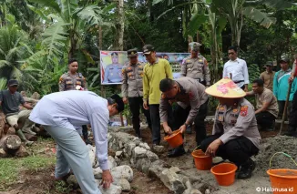 Kapolres Pariaman Bangun Rumah untuk Warga yang Tinggal di Gubuk Plastik
