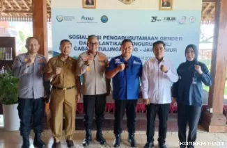 Dari kriri : Kabaglog Polres Tulungagung, Sekdakab Tulungagung, Dewan Pakar GISLI, ketua Umum GISLI, Dirjen PDSPKP, Kepala BNNK Tulungagung