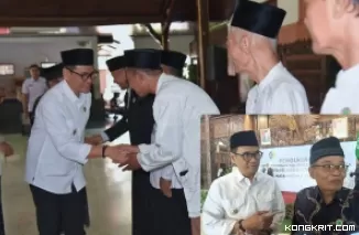 Pj Bupati Tulungagung memberikan ucapan selamat kepada pengurus MUI Kecamatan yang baru dikukuhkan (Insert: Pj Bupati Heru Suseno bersama Ketua MUI Tulungagung KH Hadi Muhamad Mahfud saat diwawancarai awak media)