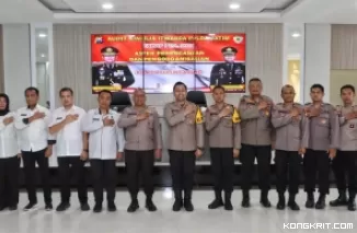 Kapolres Tulungagung AKBP Teuku Arsya Khadafi didampingi Wakapolres, PJU Polres Tulungagung berfoto bersama dengan Ketua Tim Itwasda Polda Jatim Kombes Pol Nanang Purnomo dan anggota.
