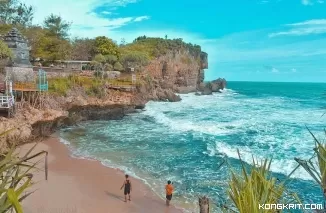 Wisata Pantai Ngobaran, Pantai Indah yang Mendapat Julukan Uluwatunya Jogja (Foto: Dok.Istimewa)