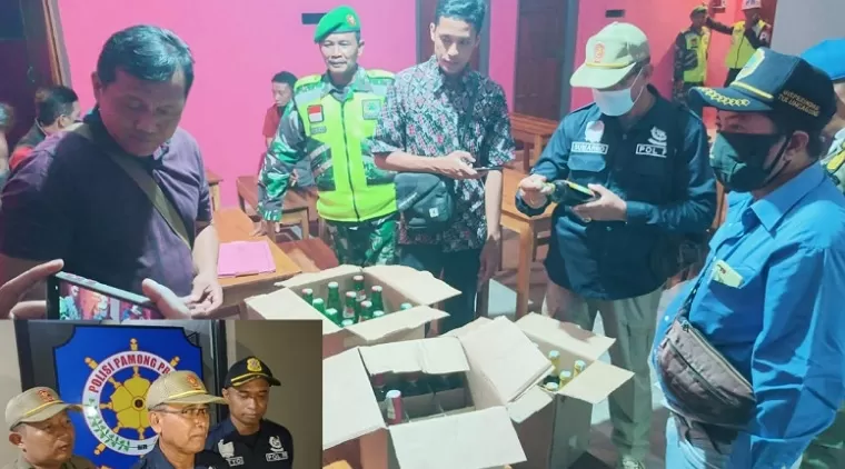 Petugas gabungan saat memeriksa BB miras di salah satu Warkop Karaoke (Insert : Kasi penyelidikan dan penyidikan Satpol-PP Tulungagung, Sumarno saat diwawancarai sejumlah wartawan)
