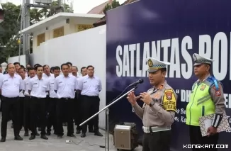 Kasatlantas Polres Tulungagung AKP Jodi Indrawan saat memimpin apel di halaman kantor Satlantas