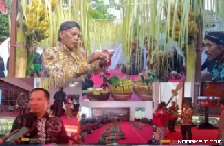 Prosesi jamasan tombak pusaka kanjeng kiai Upas di pendopo Kanjengan Kepatihan (Insert : Ahmad Baharudin Waket DPRD Tulungagung saat diwawancarai awak media)