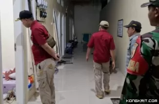 Petugas Satpol PP Tulungagung bersama instansi terkait lainnya laksanakan razia di tempat kos