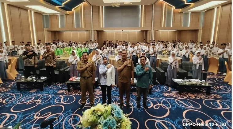 Foto dari kiri:  Kabid Poldagri dan Ormas, Budi Prasetyo, Komisioner KPU Susanah, Plt Kepala Bakesbangpol Tulungagung, Agus Prijanto Utomo dan Nara Sumber