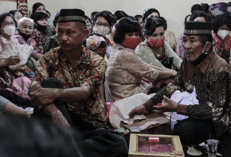 PERTUNANGAN MASA PANDEMI | Warga Padang, Sumatera Barat menggelar pesta pernikahan dengan mematuhi Protokol Kesehatan (Prokes) Covid-19 dan mengajukan tiga surat pemberitahuan penyelenggaraan di kota ini, Sabtu (21/11/2020) | Photo read should by Kariadil