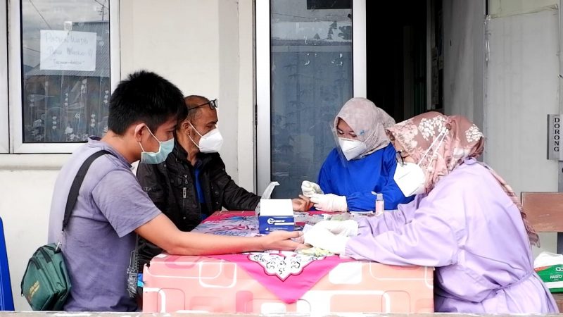 Kelompok Penyelenggara Pemungutan Suara (KPPS) di Kota Padang sudah mulai melakukan rapid tes di Pusat Kesehatan Masyarakat (Puskesmas), Kamis (26/11/2020) | Gon/Halonusa