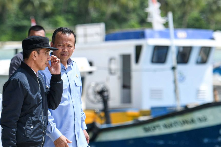 Edhy Prabowo (2nd L) has apologised to President Widodo.(Reuters: M Risyal Hidayat)