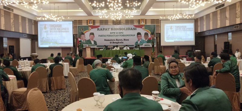 Rapat konsolidasi DPW dan DPC Partai Persatuan Pembangunan (PPP) Sumatera Barat, Riau dan Bengkulu, di ball room Hotel Pangeran Beach, Jalan Djuanda, Kota Padang, Sumatera Barat, Minggu (22/11/2020). | Tan/Halonusa