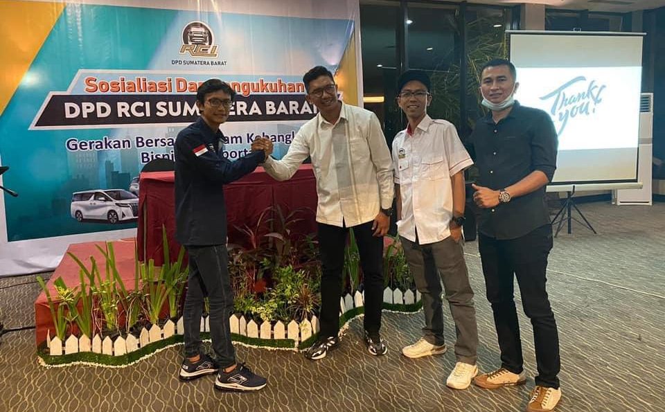 Para pengurus DPD RCI Sumatera Barat usai sosialisasi gerakan bisnis transportasi pascapandemi Covid-19, sekaligus pengukuhan pengurus | Ist/Halonusa