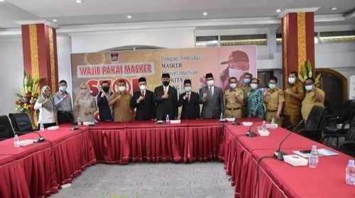 Wali Kota Padang, Sumatera Barat, Mahyeldi usai melantik dewan pengawas Perumda Padang Sejahtera Mandiri, Senin (28/12/2020) | Halonusa.com