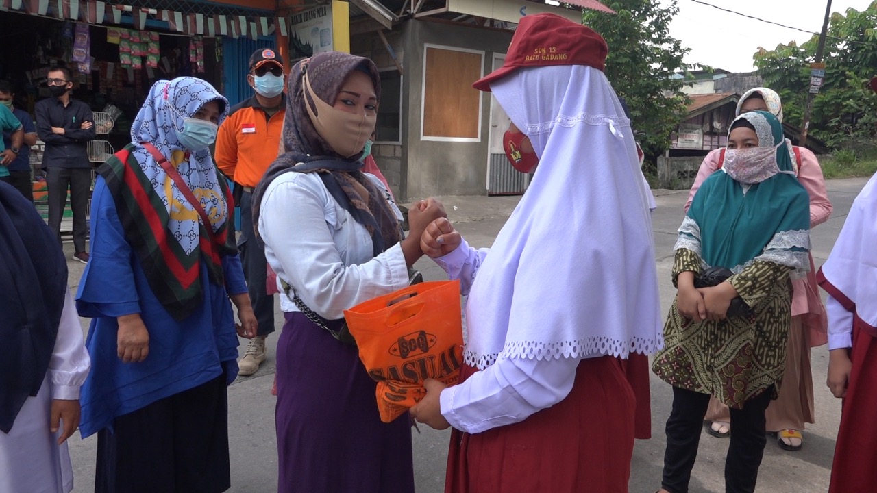 Siswa sekolah dasar di Kota Padang mengikuti simulasi belajar tatap muka yang digagas KSB Kota Padang, Sumatera Barat (Sumbar). Gon/Halonusa