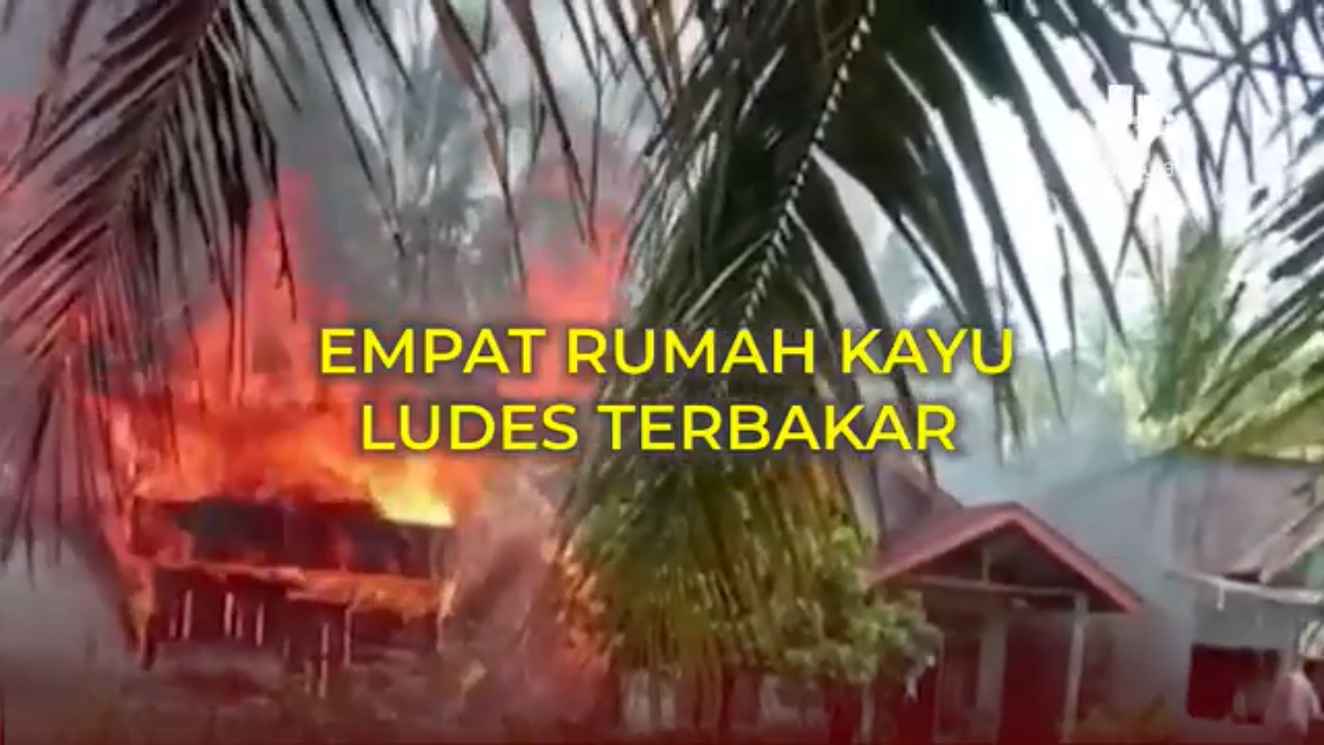 Video Kebakaran Menghanguskan Empat Rumah di Silaut Pesisir Selatan