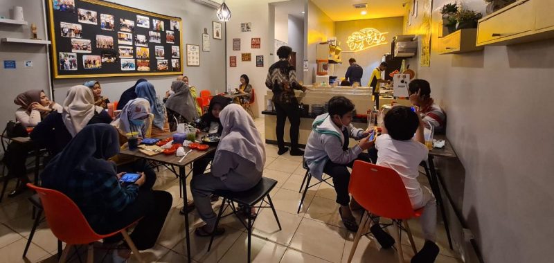 Malam minggu di Che Cafe Surabaya, Jalan Raya Nginden Nomor 19 Surabaya, Jawa Timur. Chefcafesurabaya/Halonusa